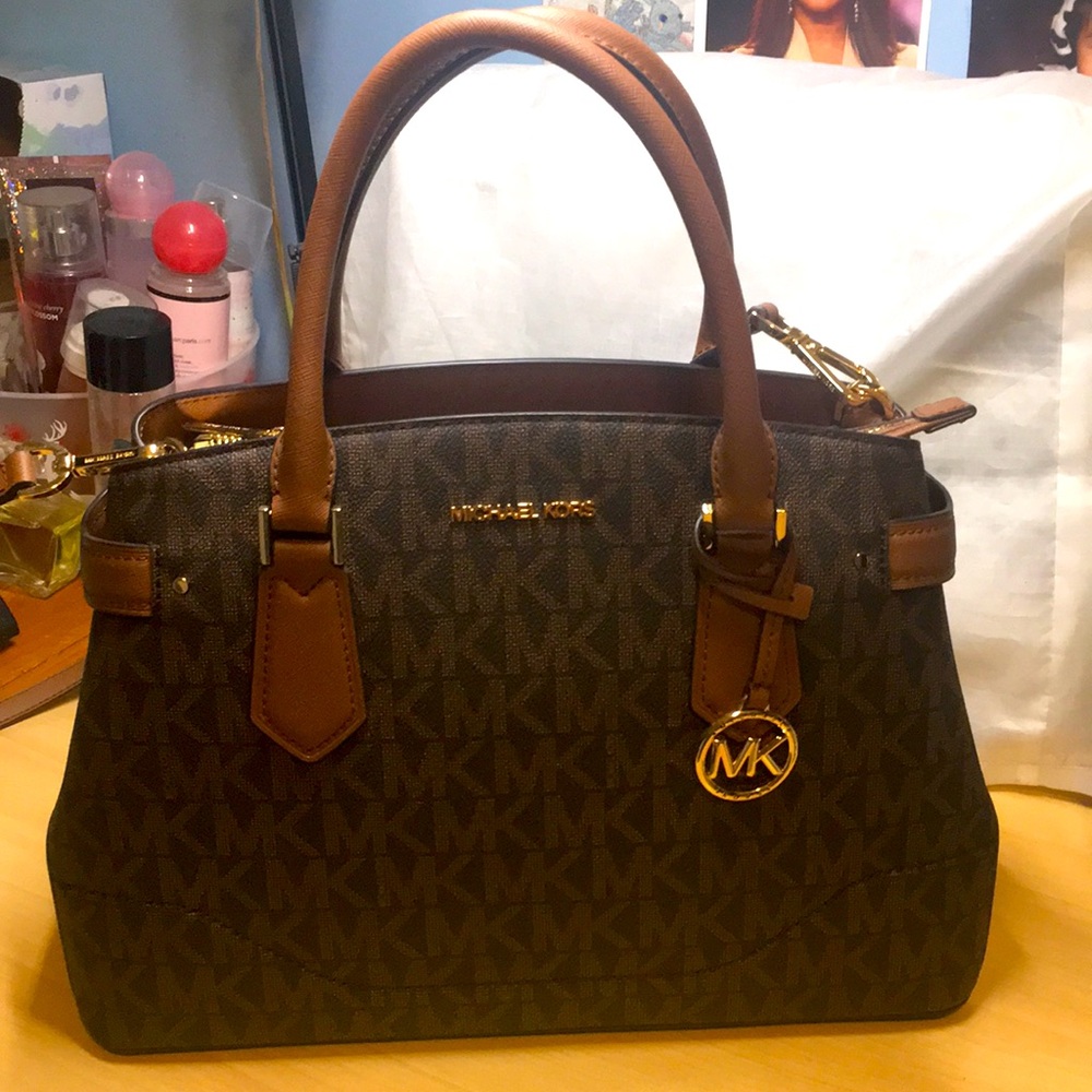 Gorgeous!!! Brand new with tags, MICHAEL KORS Lyn EW Satchel Brown/Luggage Logo